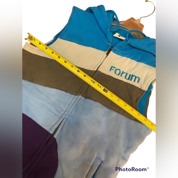 Forum Snowboarding Hoodie Vest - Picture 4 of 11